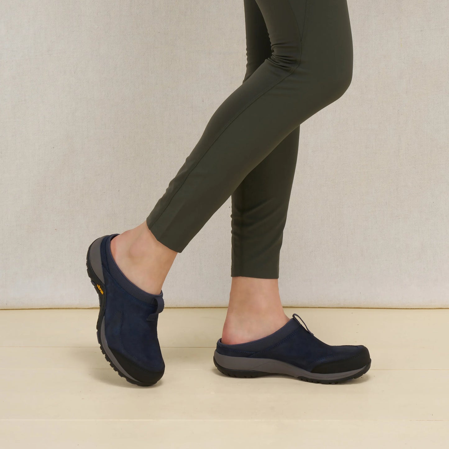 Pia Navy Leather