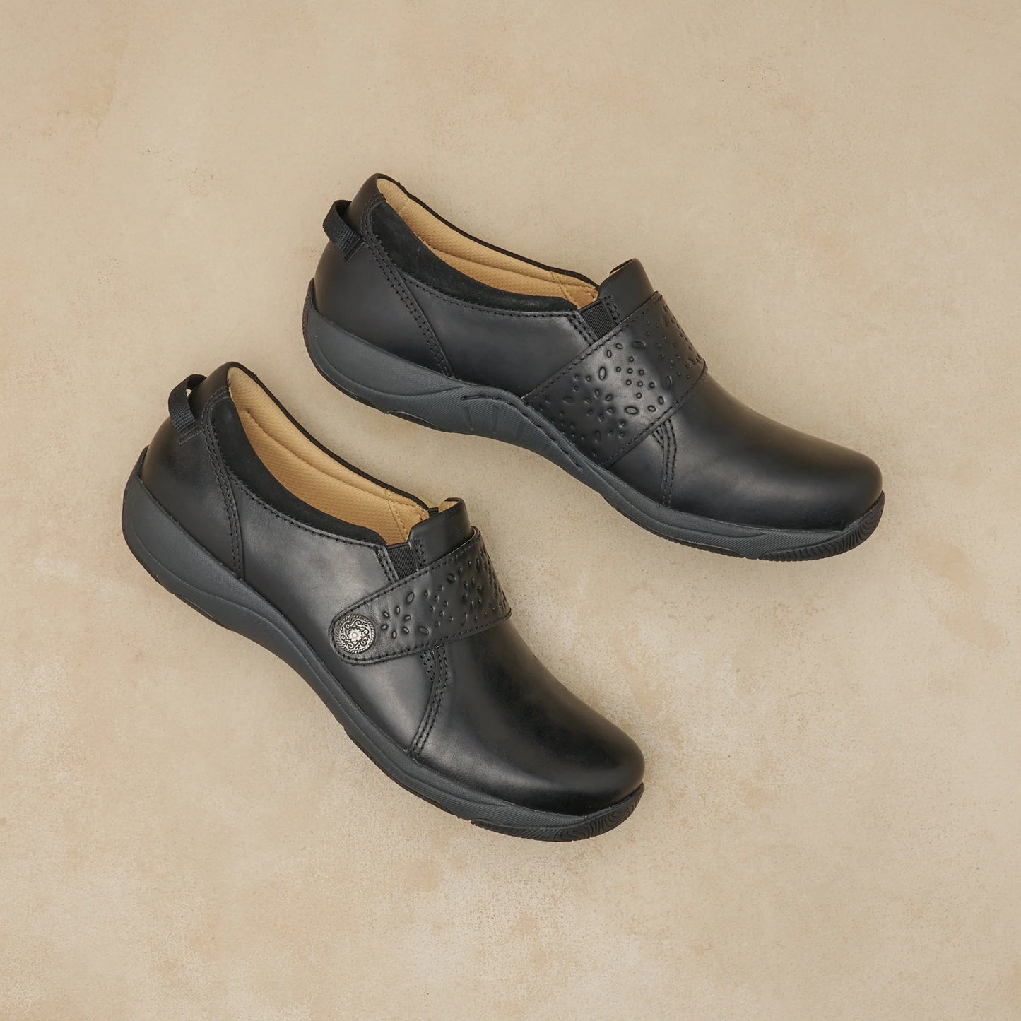 Sallie Wide Black Waxy Burnished
